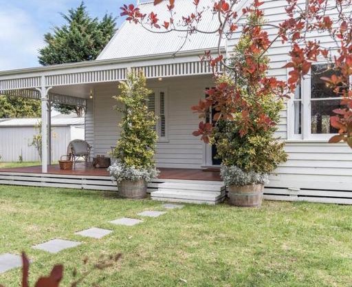 Hamptons On Selby- Barwon Heads. Family and couples beach escape