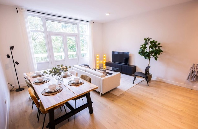 Happy 3 Bedroom Serviced Apartment 106m2 -MNLH-