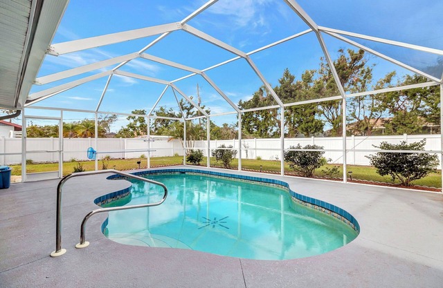 Happy Place, full refund*, heated pool, sleeps 6