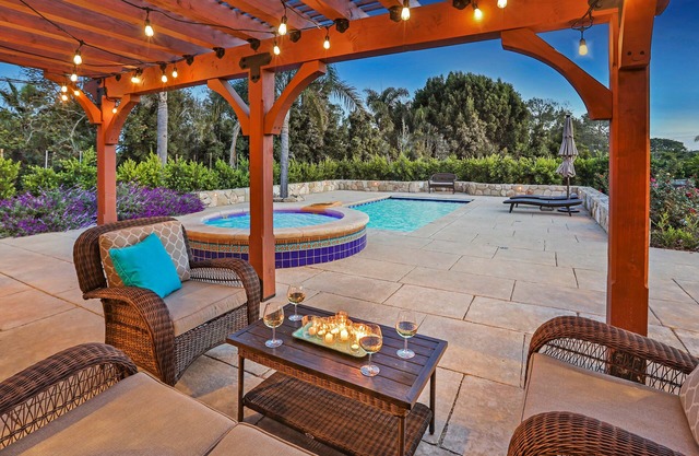 Happy Place - Luxurious "Lord Of The Rings" Inspired Design Near The Beach!