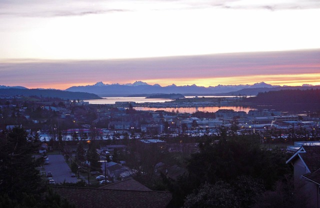 'Harbor View Grand'—Grand View, Home, Hot Tub, Sauna, and Concert Grand Piano.
