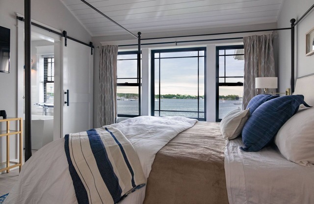 Harbor View Landing Mystic CT - The Mystic Waterfront House - Third Floor Only