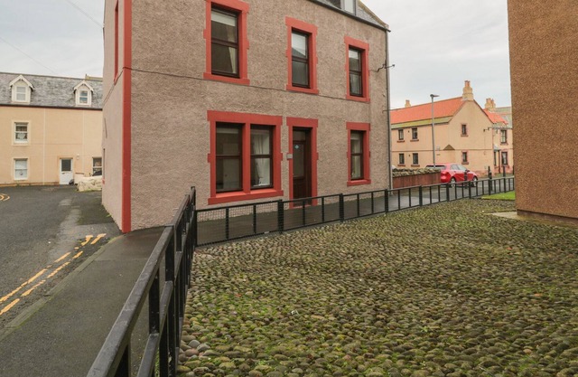 HARBOUR RETREAT, pet friendly, character holiday cottage in Eyemouth