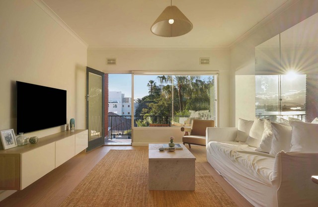Harbour-View Retreat in Prestigious Point Piper