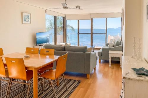 Harbourside 13 fantastic waterfront unit