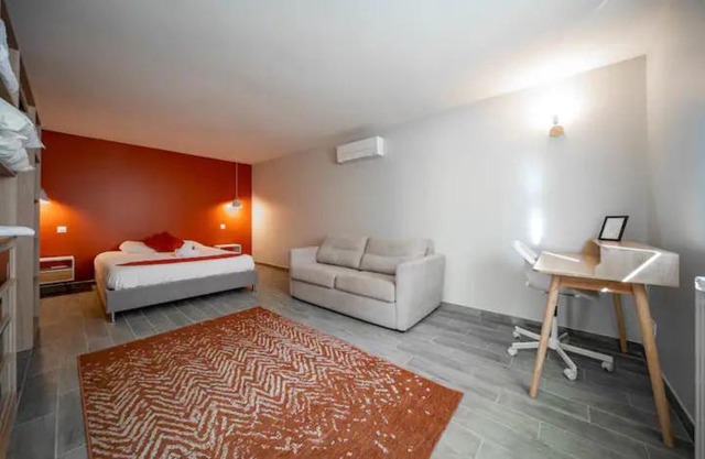 Harmonie Apartments 5 mins from A6 et Chalon sur Saône