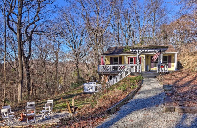 Harpers Ferry Home: Walk to Shenandoah River!