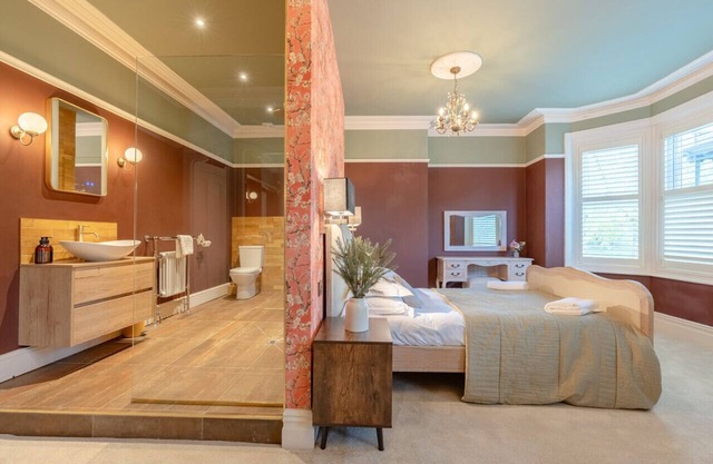Harrogate Heights - - Sleeps 16, Impeccably curated