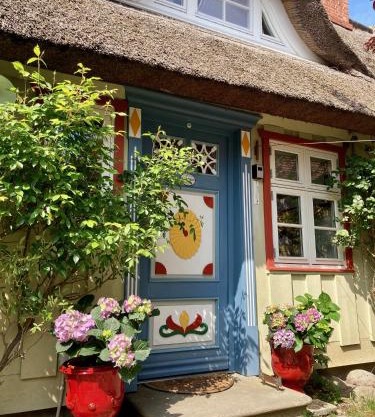 Haus am Hafen - Luxus unter Reet, Garten mit Terrasse