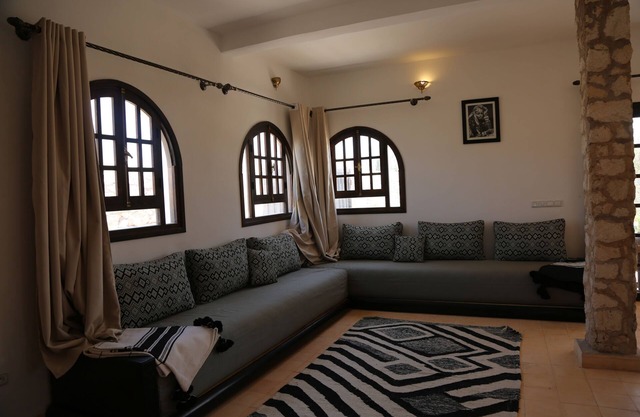 Havre de Paix à Essaouira : Villa de Luxe Avec Piscine et Jardin