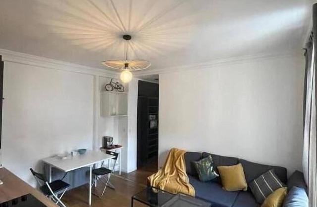 Havre de Paix - Rue Doudeauville Paris 18 - near Metro Chateau Rouge