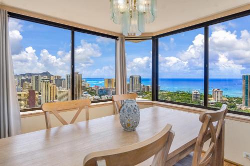 Hawaiian Monarch Penthouse 402