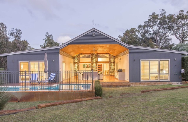 Hayes Hideaway - peaceful bush setting