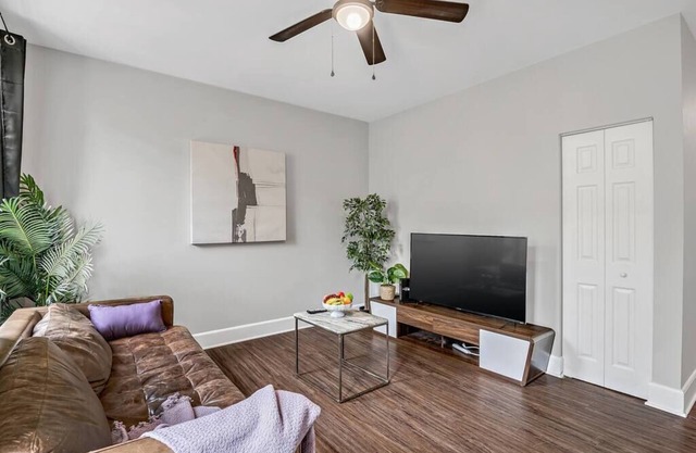 HBG 1BR: Modern Vintage Gem