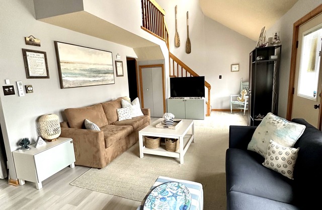 Heart of Beach Haven: 2 bed/2 full bath, newly renovated condo