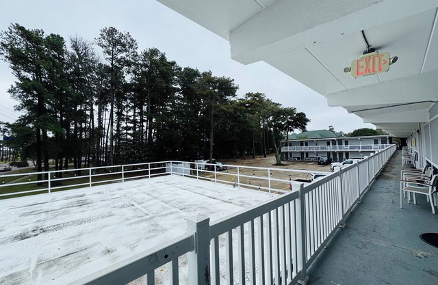 Heart of Manteo Motor Lodge