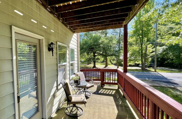 HEART of Stone Mountain - Sleeps 4 with ever aspect of comfort in mind!