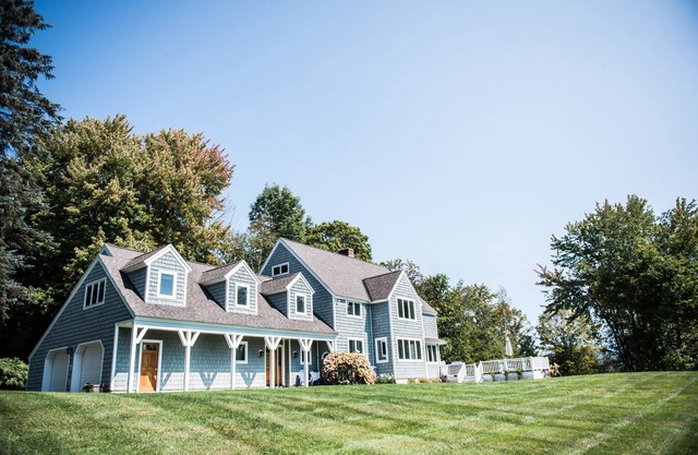 Heart of Stowe Home w/2 ensuites, Bonus Rooms, Game Room, Sauna, Fire Pit+