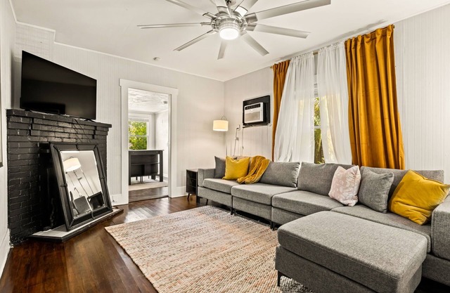 Heart of the City Hideaway 1 bed, 1 bath