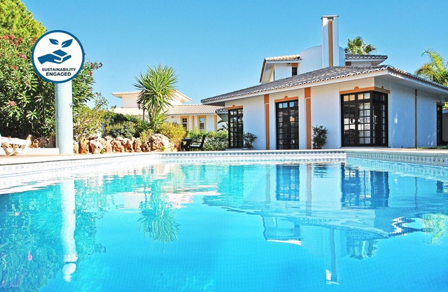 Heatable pool, BBQ & total privacy