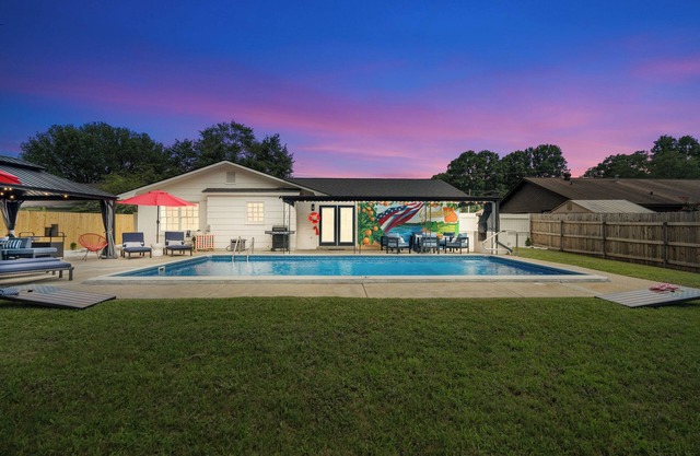 Heated Pool & Game Room Oasis Sleeps 14 Near Ft Benning