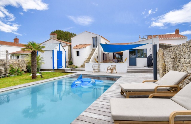 Heated pool, garden, villa for 8 adults 2 children