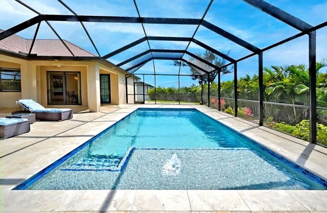 Heated Pool Outdoor Kitchen Grill+ Pet Friendly