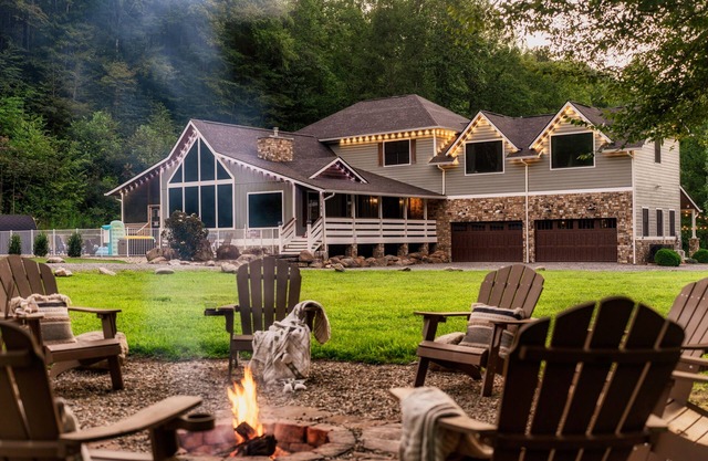 Heated Pool, Sauna, Yard, Perfect 4 celebrations & gatherings!