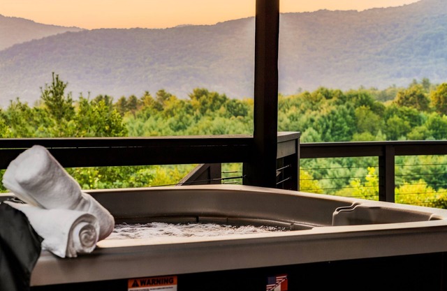 Heated Pool w/Epic Views! October Specials! Sauna!