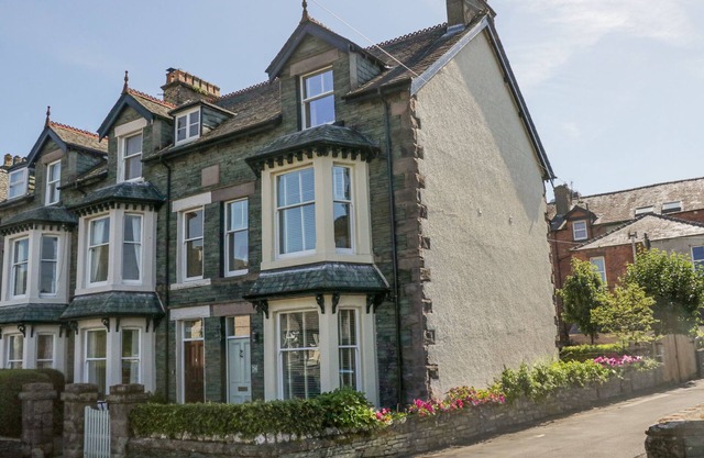 HEATHERLEA, family friendly, country holiday cottage in Keswick
