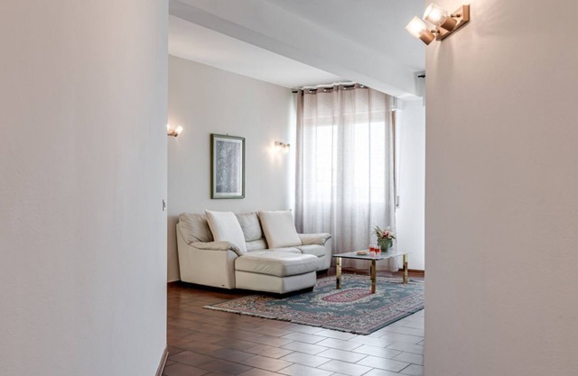 Hela - Sweet Dreams in Florence