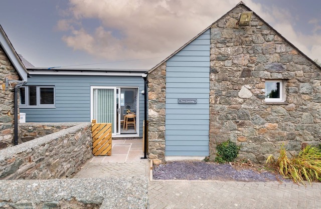 Hen Golchdy : Pet-Friendly 2‑Bed Cottage in Aberffraw | Managed by Anglesey Holiday Lettings