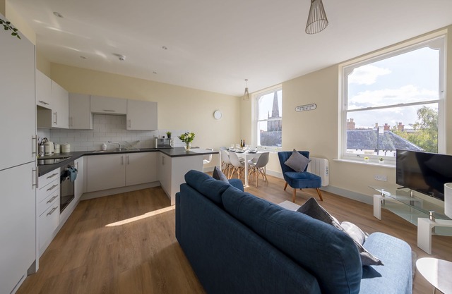 HEREFORD CITY CENTRE – Apartment 5: Stylish 2-Bed in City Centre, Sleeps 6