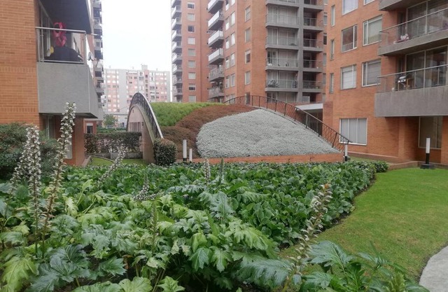 Hermosa habitación privada en conjunto residencial cerca al Aeropuerto y terminal de Bogotá, zonas comunes se comparten con 1 persona