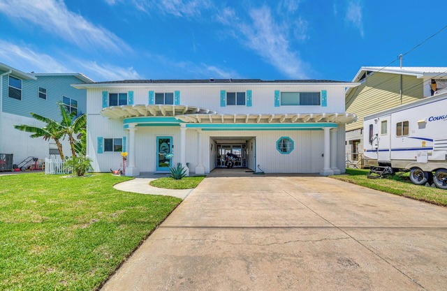 Hernando Beach Home on Dolphin Cove: Dock & Kayaks