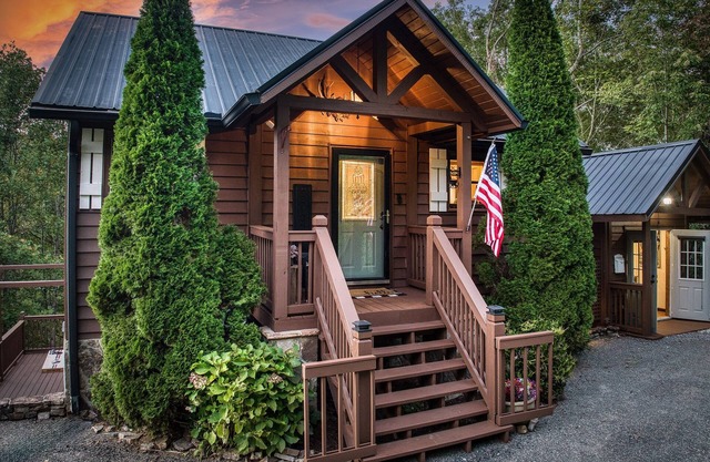 Hiawassee GA, 2 KING BEDS, close to town/wineries/Helen