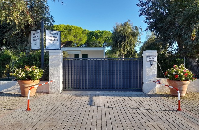 Hibiscus Beach Village - Family apartments within walking distance of the sea