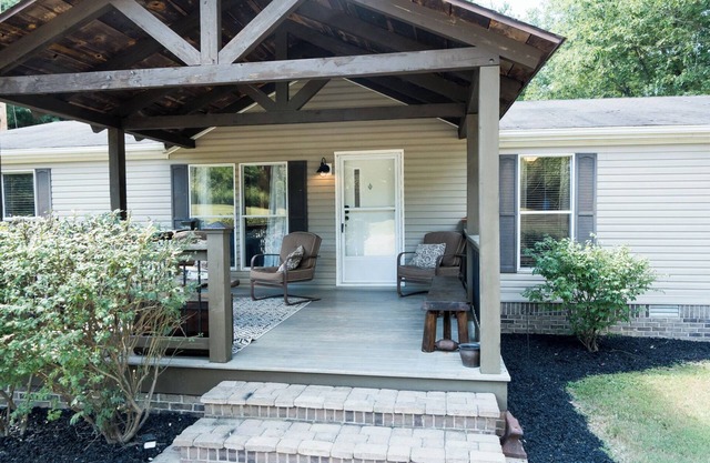 Hickory Hideaway - 4 Bedroom/2 Bath in quiet country setting