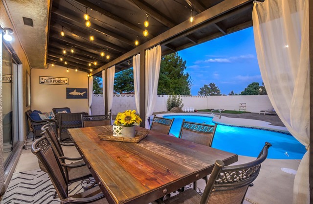 Hidden Gem in the Desert -Gym/Pool/Spa/Games-4BR