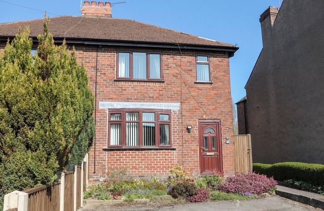 HIDEAWAY, with a garden in Crich