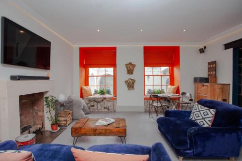 Higgihaus Apt 1 #36-37 Royal York Crescent