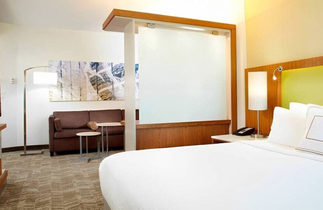 High-end Executive King Suite with Free Breakfast