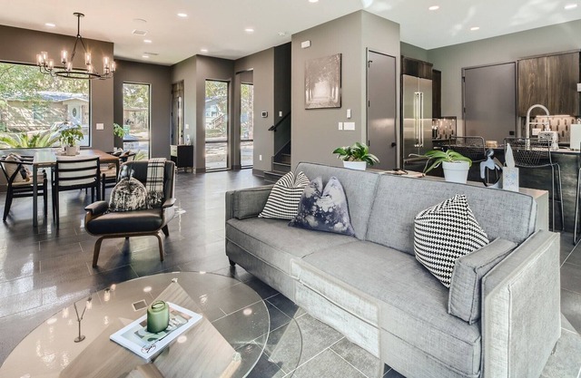 High End Smart Home w/ Pool | Close to UT & Downtown | Daily Cleaning Available