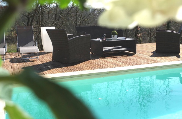 HIGH-END VILLA IN THE HEART OF A LOT IN A QUIET AREA WITH HEATED POOL