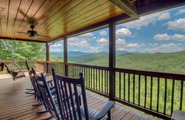 High Expectations- Dog Friendly | Hot Tub | Stunning Views | Sleeps 10