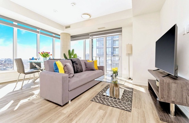 High Rise 1BR Building w Gorgeous Views