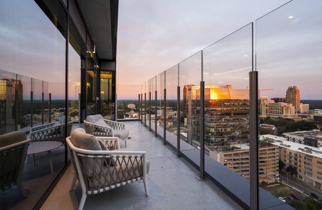 High-rise Apt Raleigh Free Parking Sunset View 2