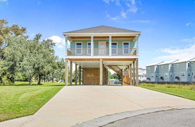 High Tide Beach House|Sleeps 8|Beach View|Your Gulf Coast Dream Awaits!