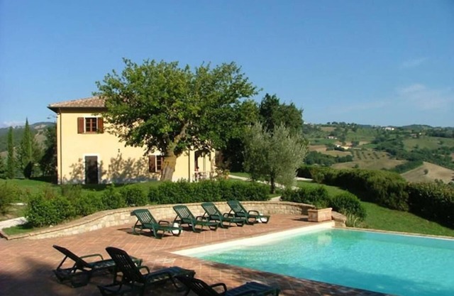 HIGH WALNUT FARMHOUSE