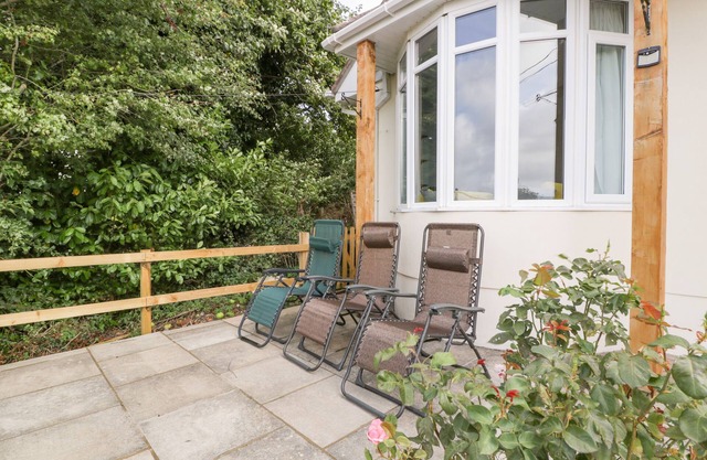 HIGHBANK, pet friendly, character holiday cottage in Wool